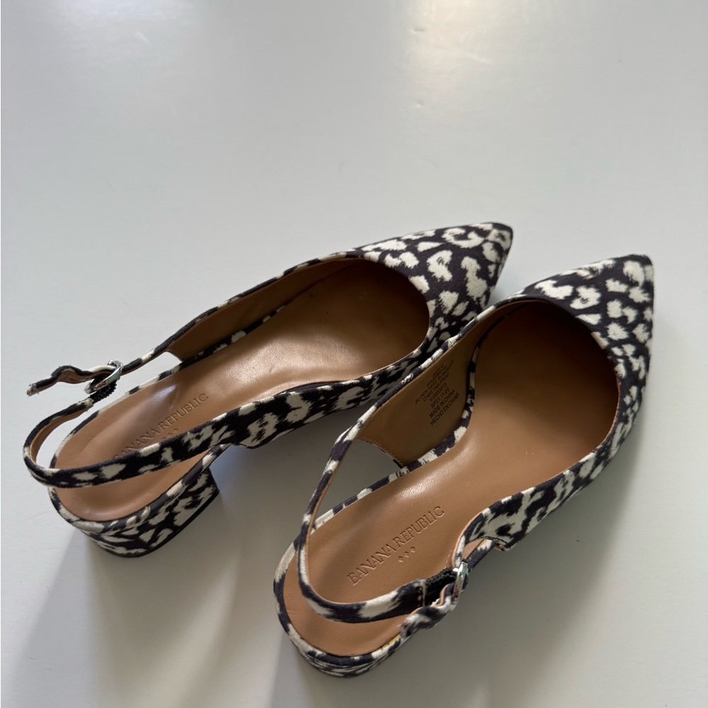 Banana republic sling back shoes, 6, black/white, 1 1/2” chunky heel NWOT - Picture 2 of 6